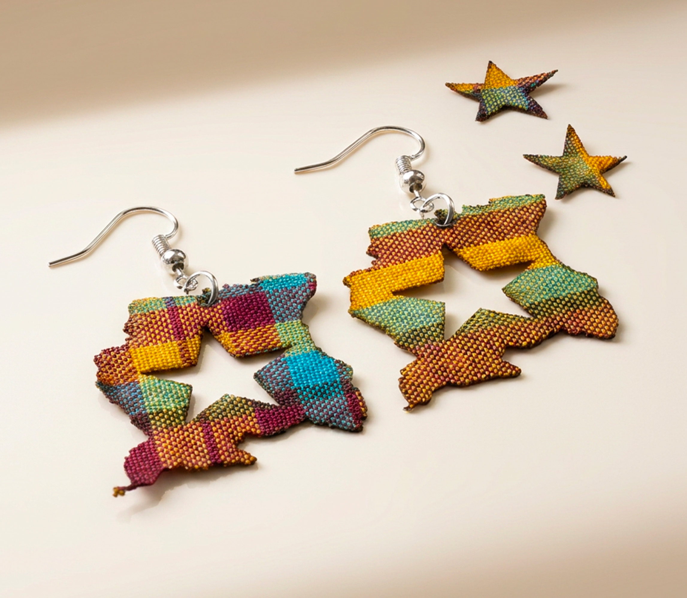 Su Pangi Koti Sani jewelry composition with vivid pattern