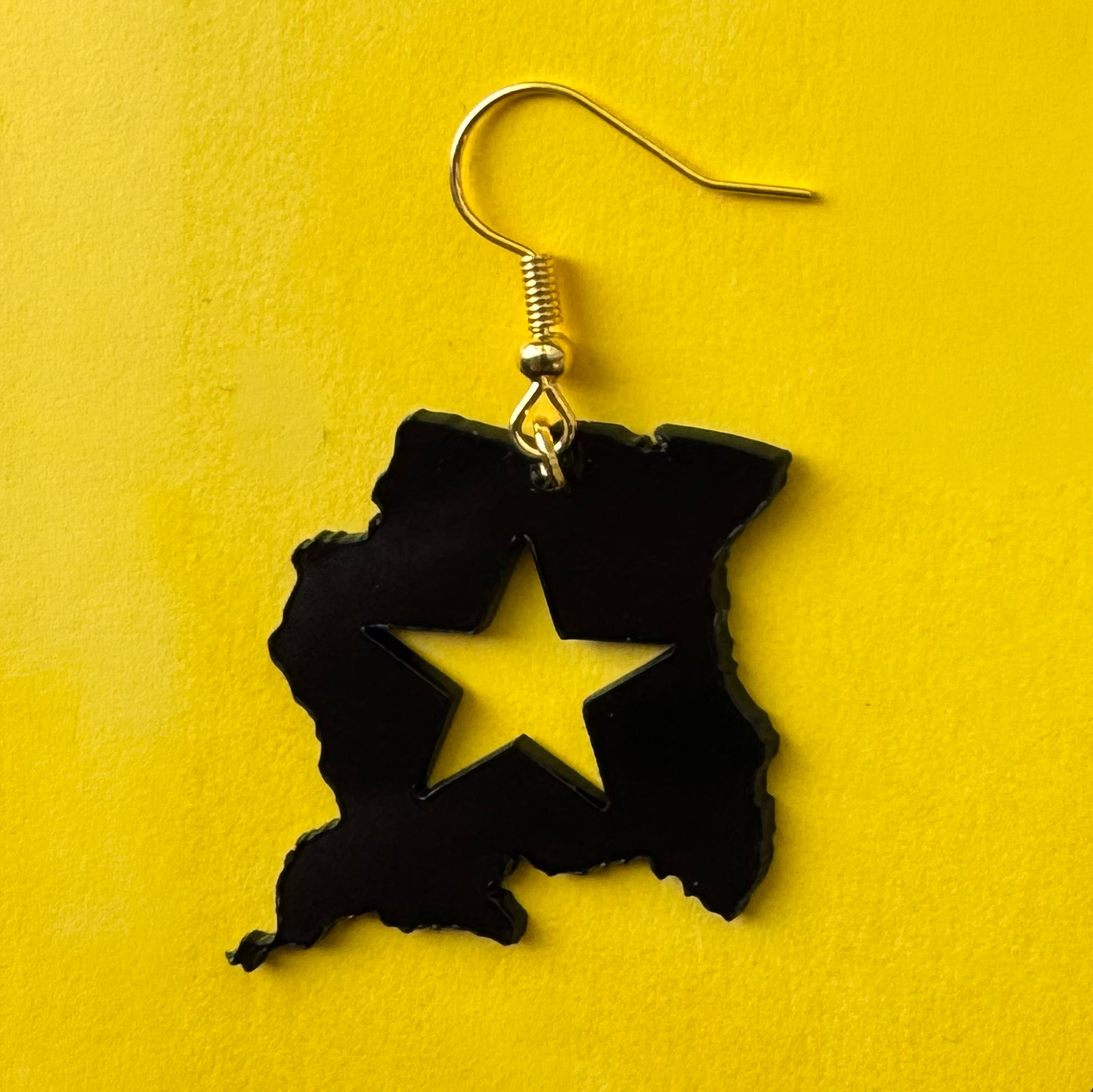 Symbolic Suriname cut object